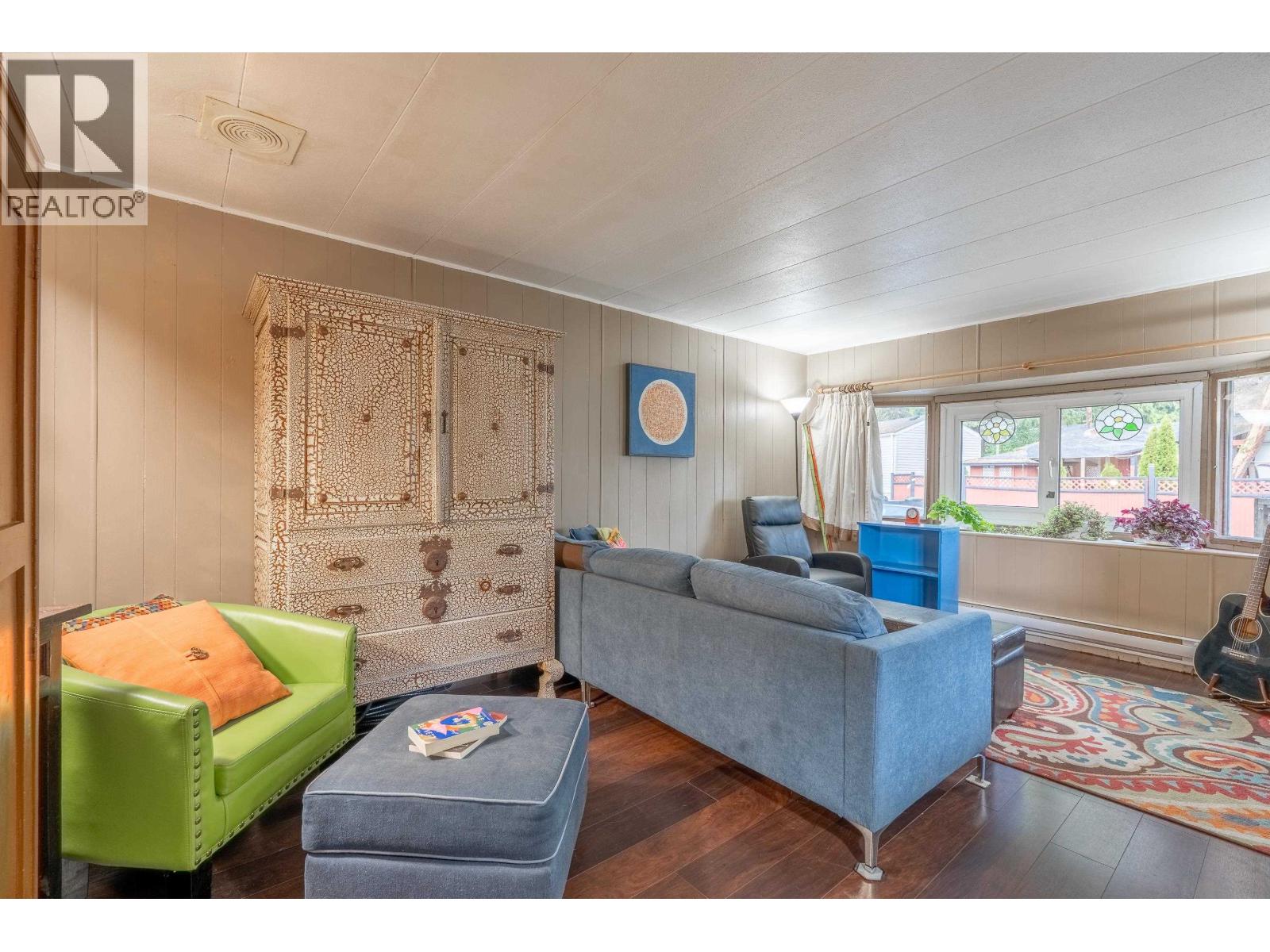 1 4514 SUNSHINE COAST HIGHWAY, Sechelt