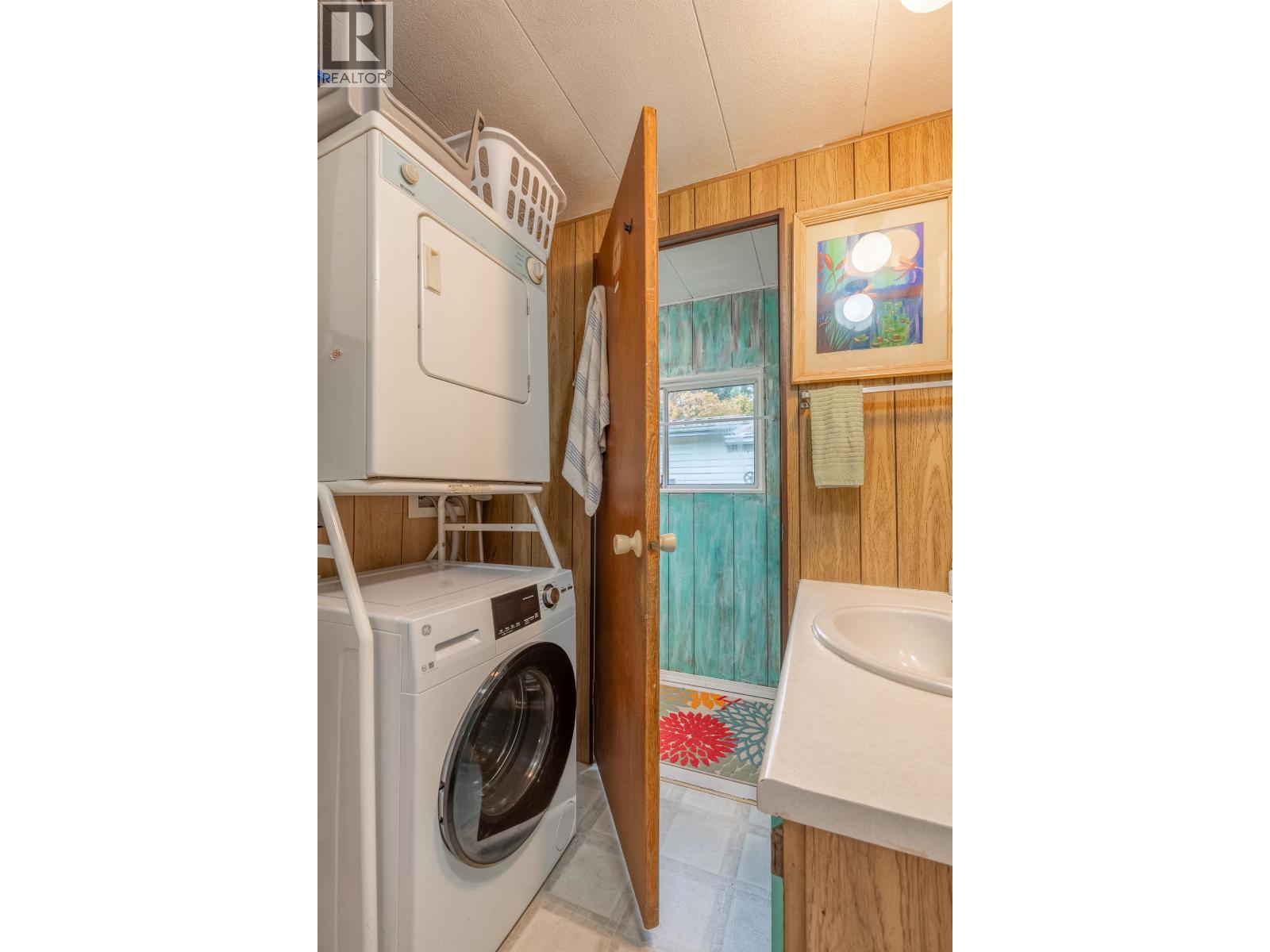 1 4514 SUNSHINE COAST HIGHWAY, Sechelt