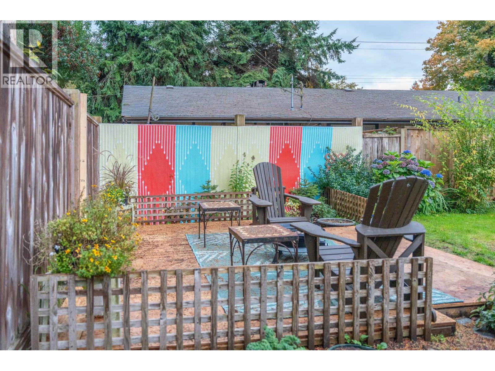 1 4514 SUNSHINE COAST HIGHWAY, Sechelt