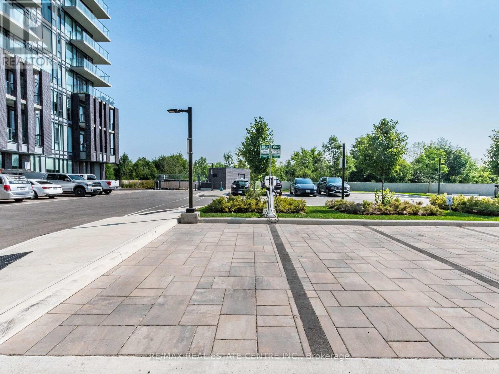 211 - 215 VETERANS DRIVE - Photo 5 of 49, Brampton (Northwest Brampton), Ontario