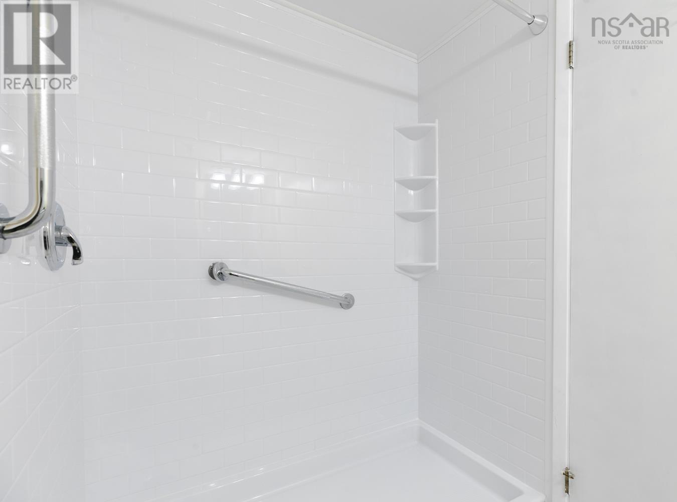 Property 27 of 35 of 612 45 Vimy Avenue