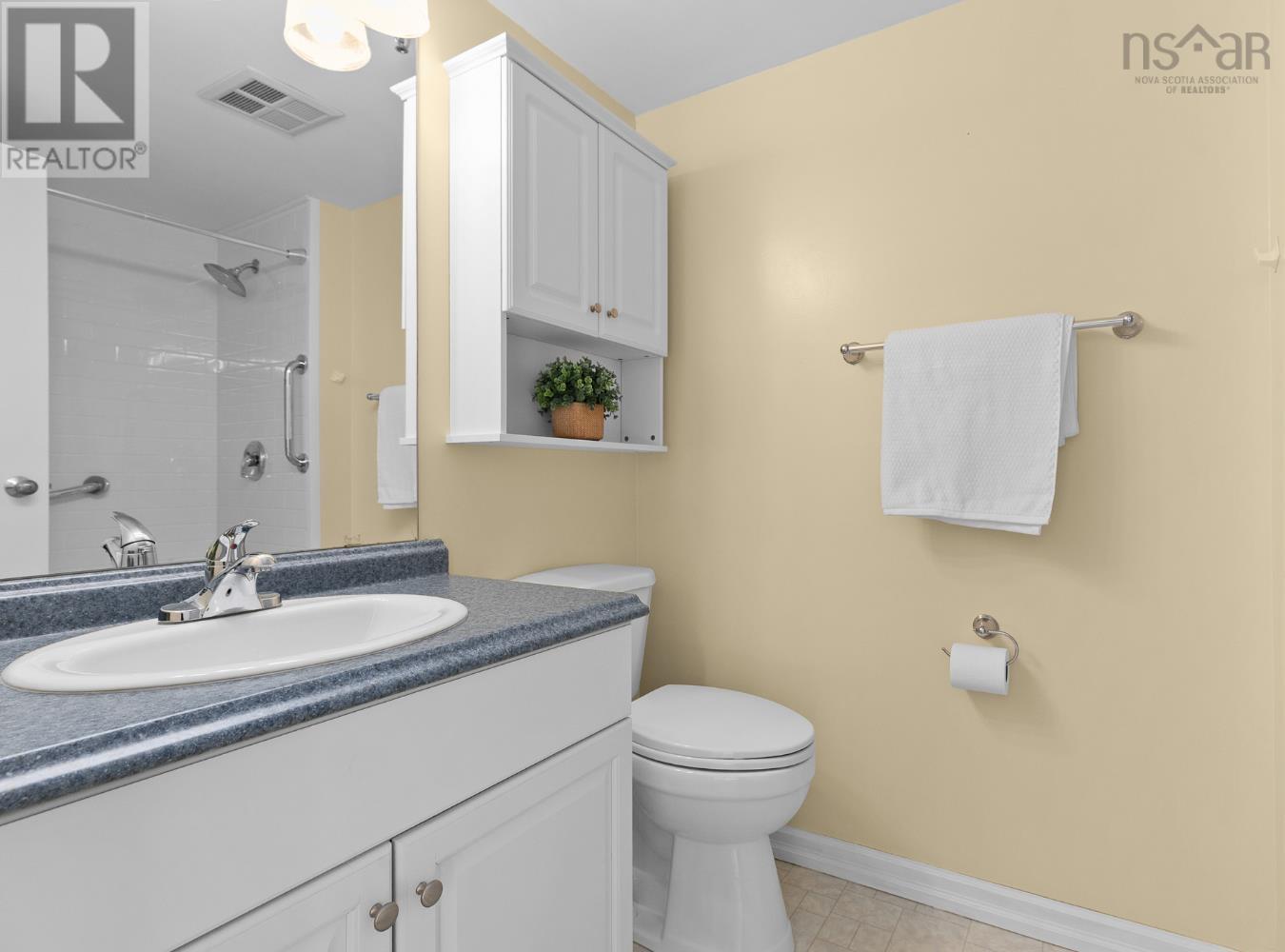 Property 25 of 35 of 612 45 Vimy Avenue