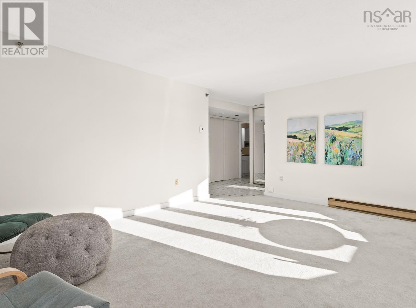 Property 18 of 35 of 612 45 Vimy Avenue