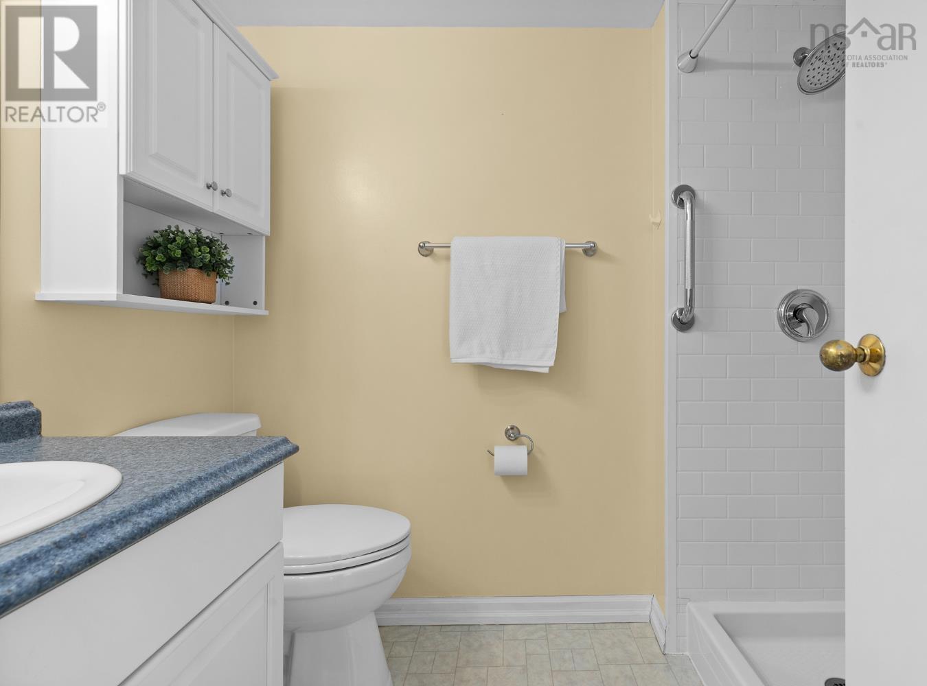 Property 26 of 35 of 612 45 Vimy Avenue