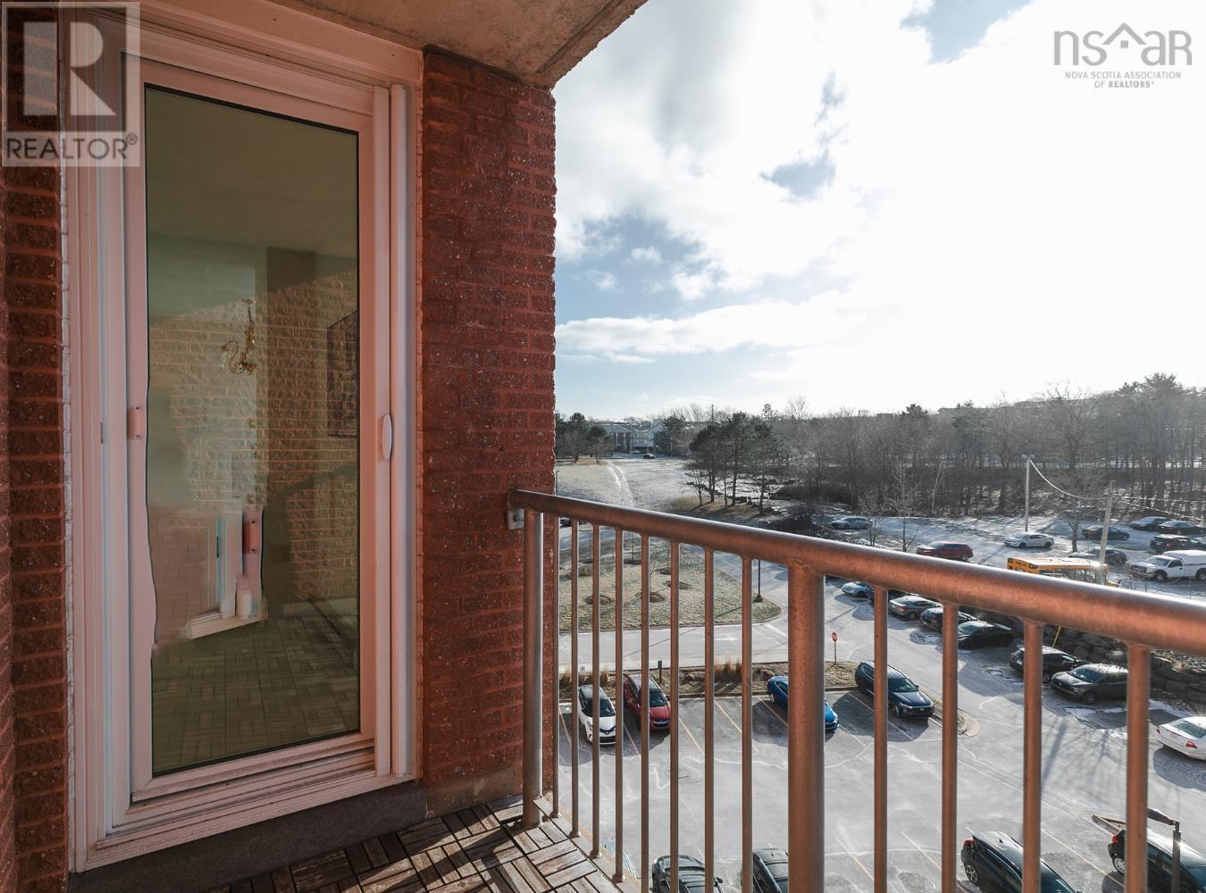 Property 29 of 35 of 612 45 Vimy Avenue