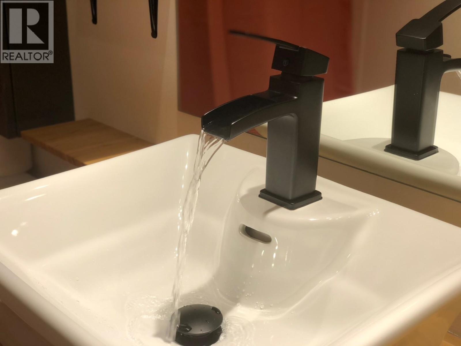 304 2008 FULLERTON AVENUE, North Vancouver