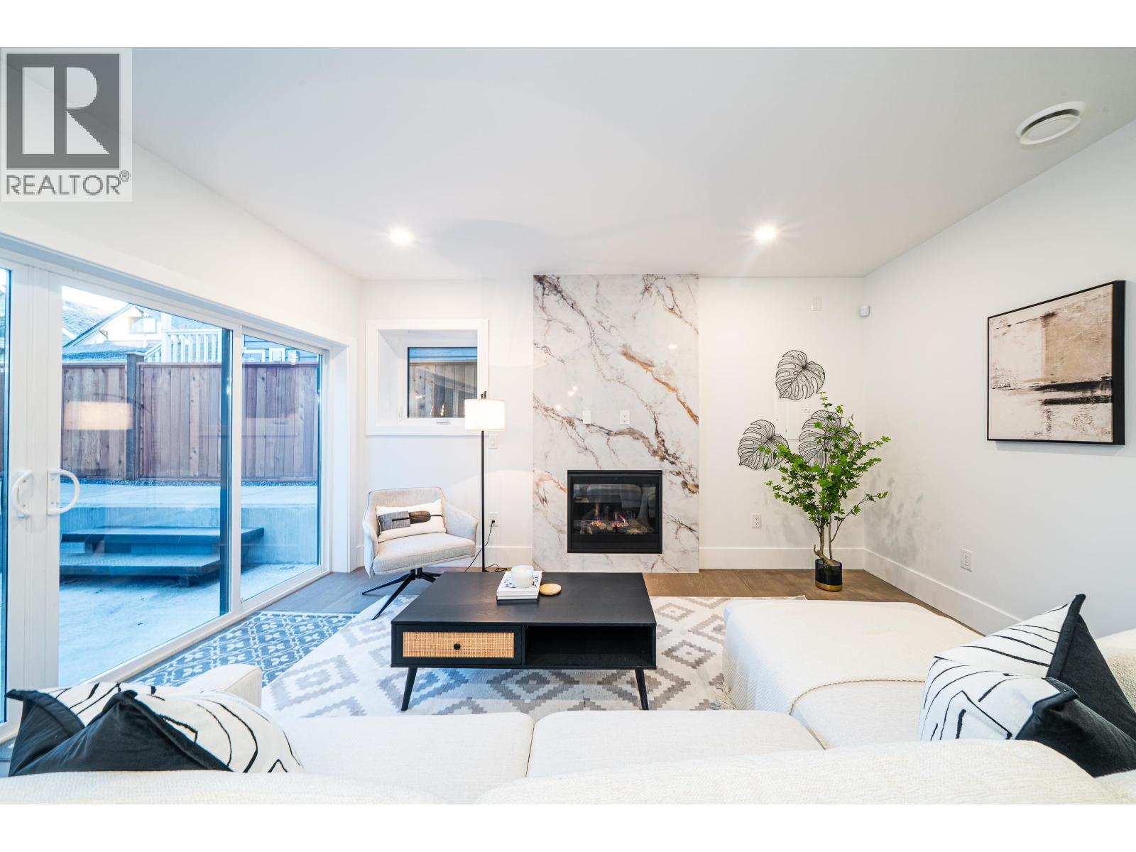 A 2735 W 8TH AVENUE - Photo 3 of 25, Vancouver, British Columbia