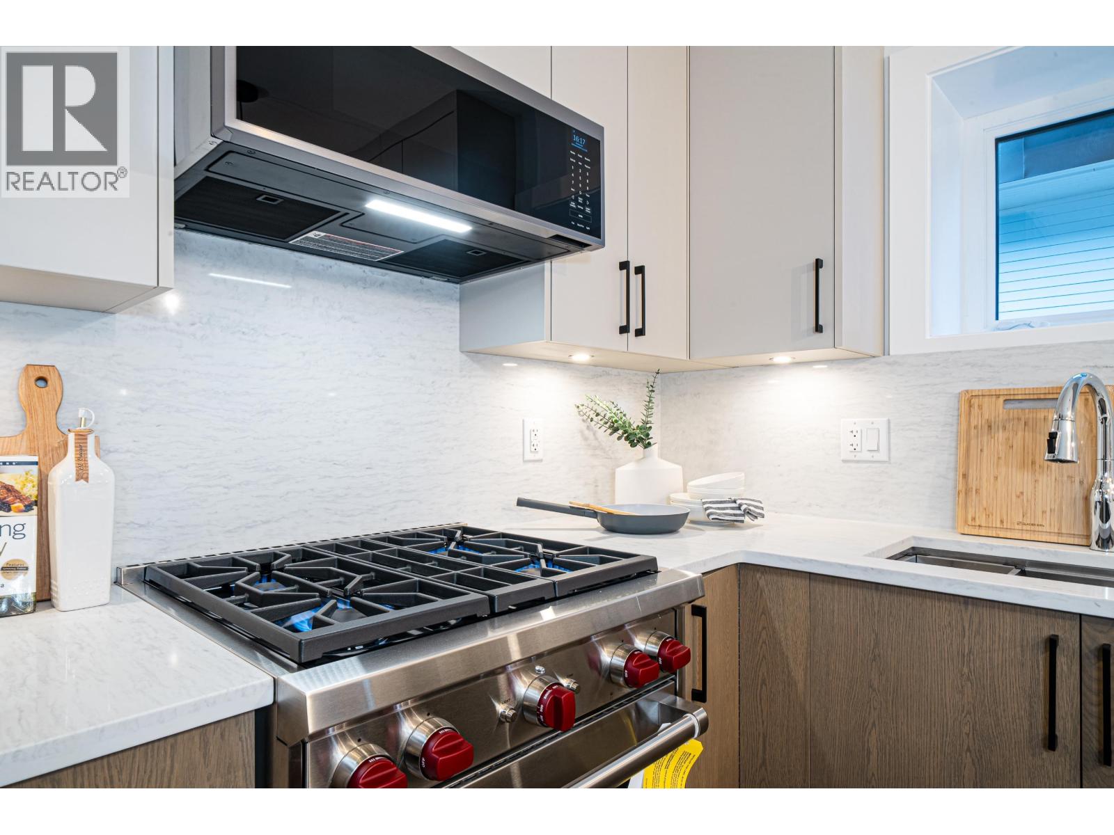 A 2735 W 8TH AVENUE, Vancouver