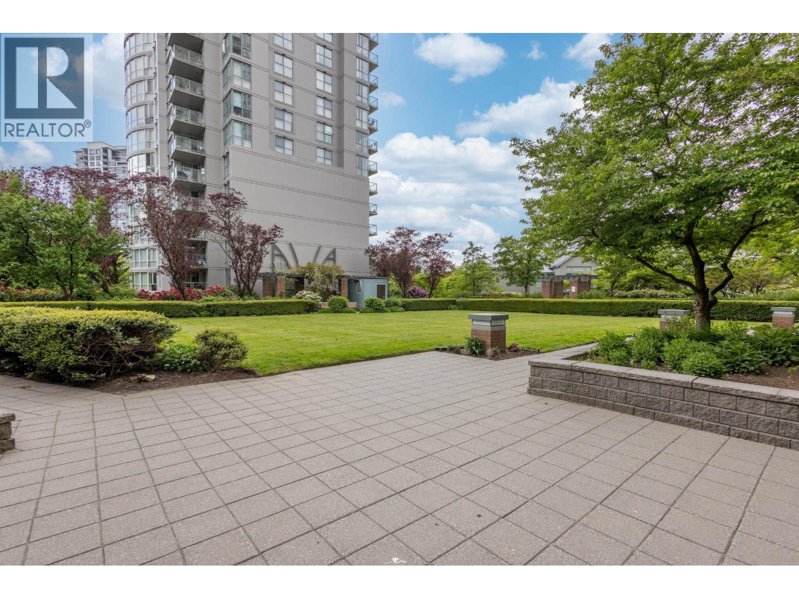 903 235 GUILDFORD WAY, Port Moody