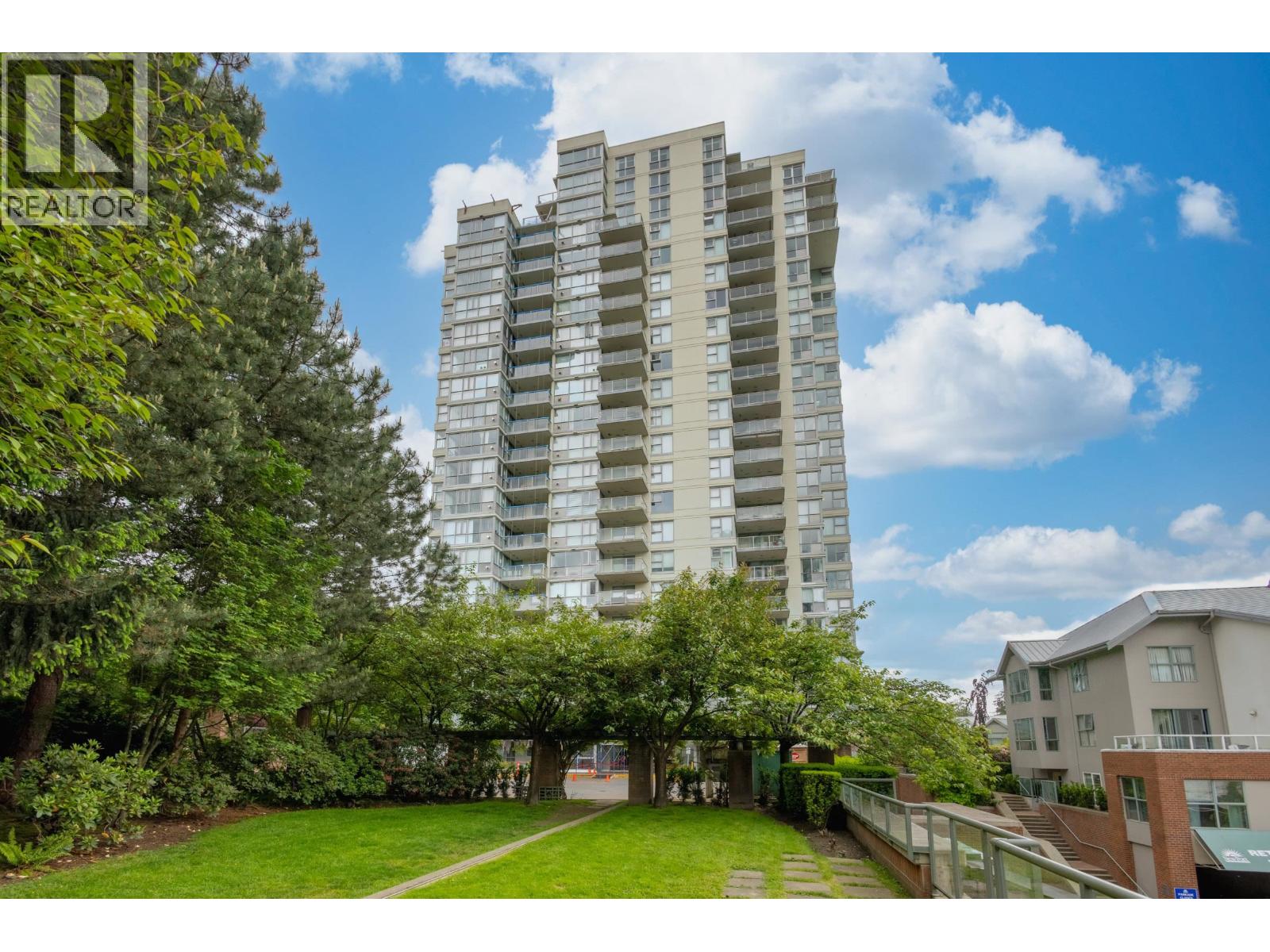 903 235 GUILDFORD WAY, Port Moody