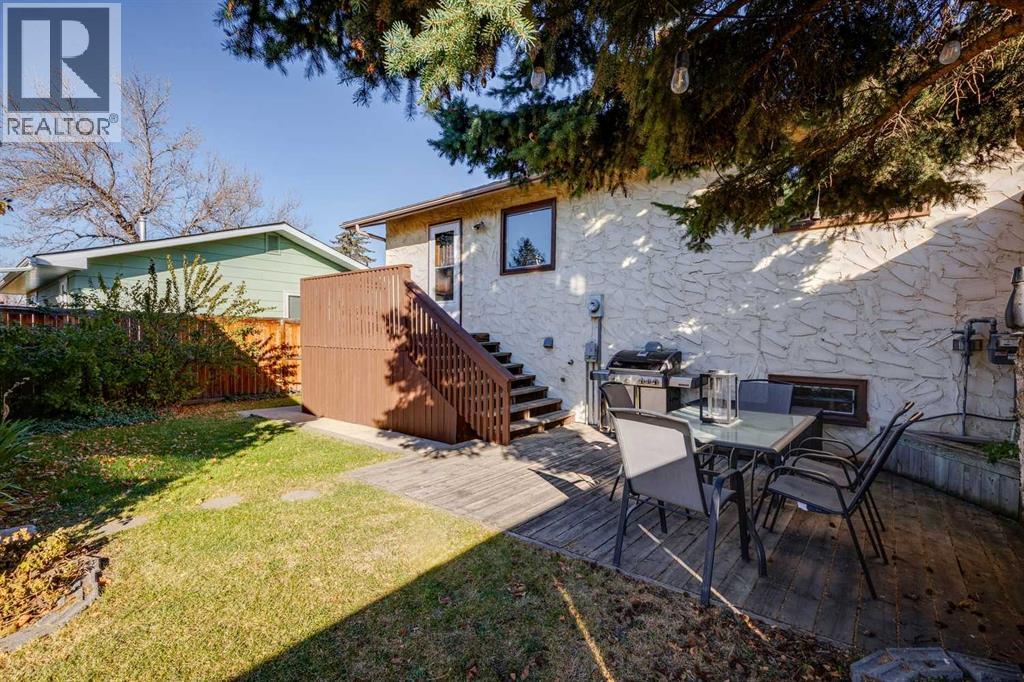 Single Family House Bi-level for Sale in  Midcrest Crescent SE Midnapore Calgary 