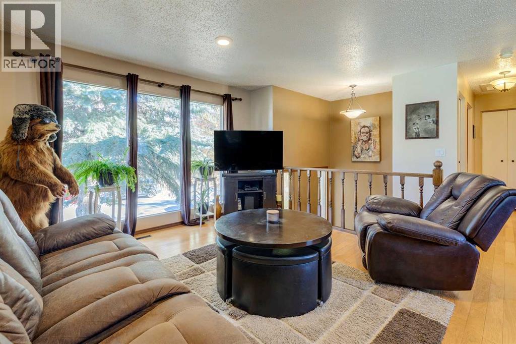 Single Family House Bi-level for Sale in  Midcrest Crescent SE Midnapore Calgary 