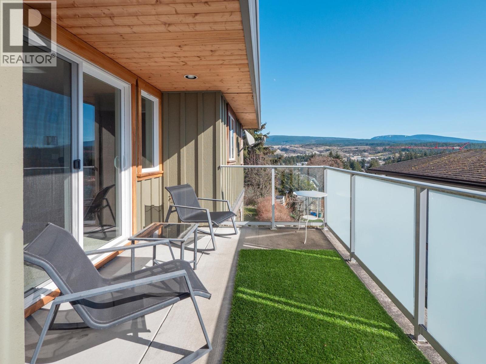 5878 MEDUSA STREET, Sechelt