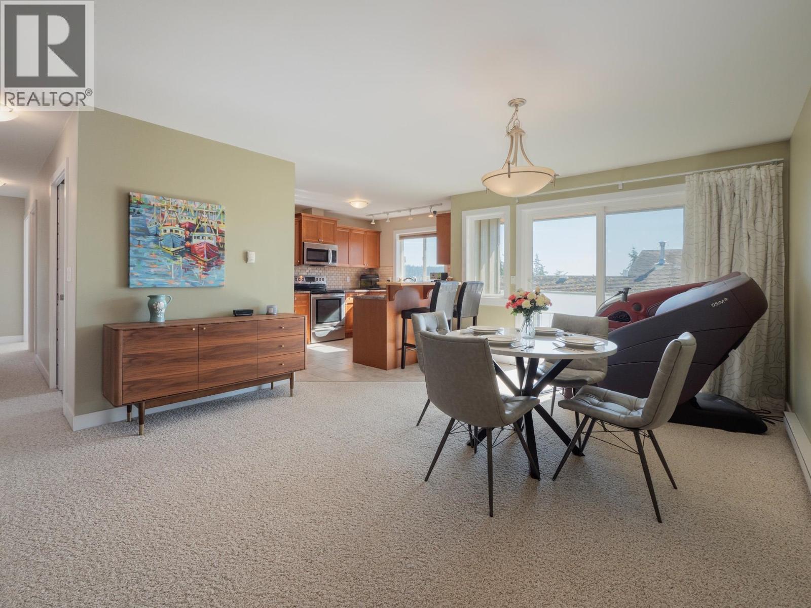 5878 MEDUSA STREET, Sechelt