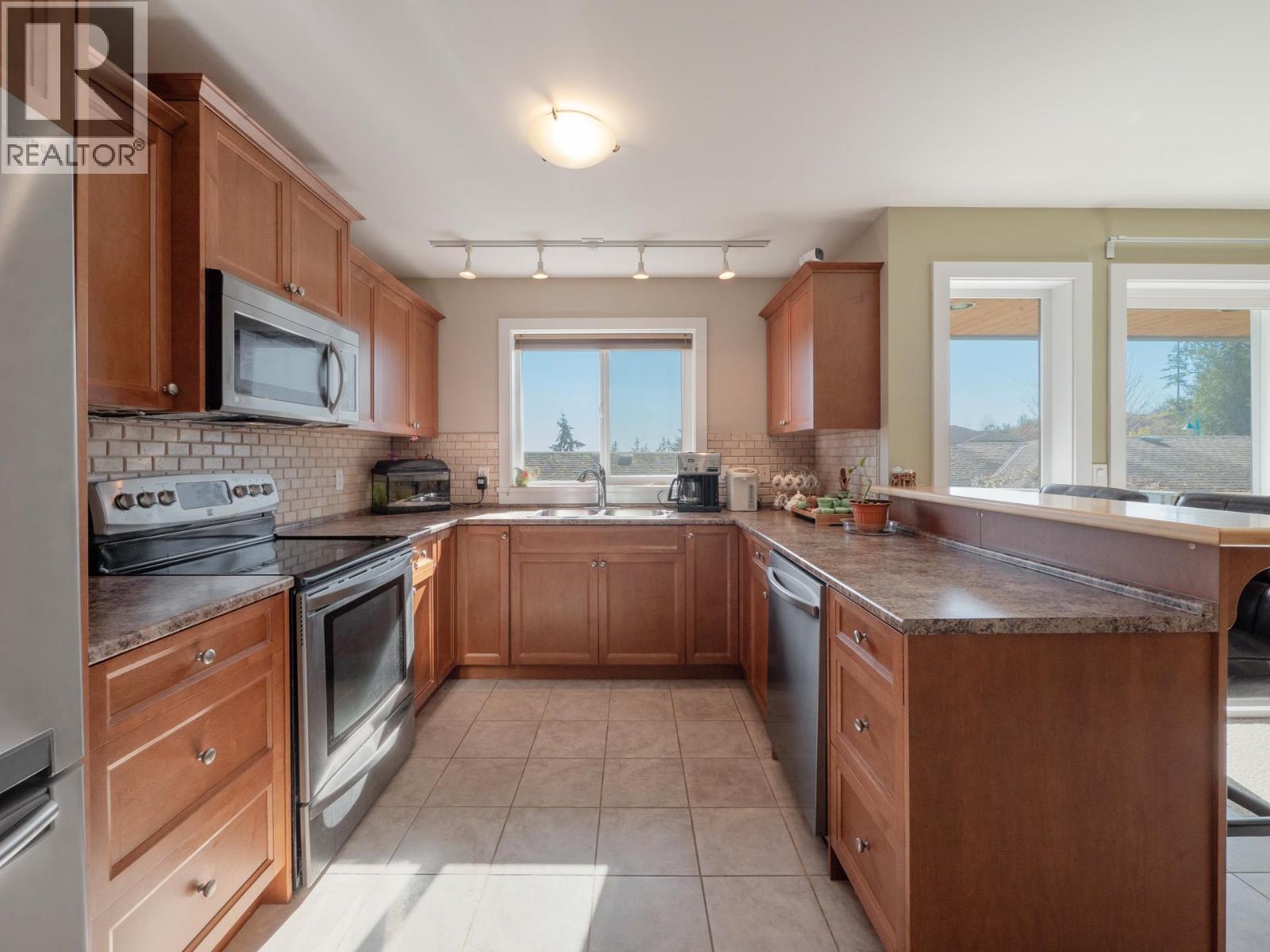 5878 MEDUSA STREET, Sechelt