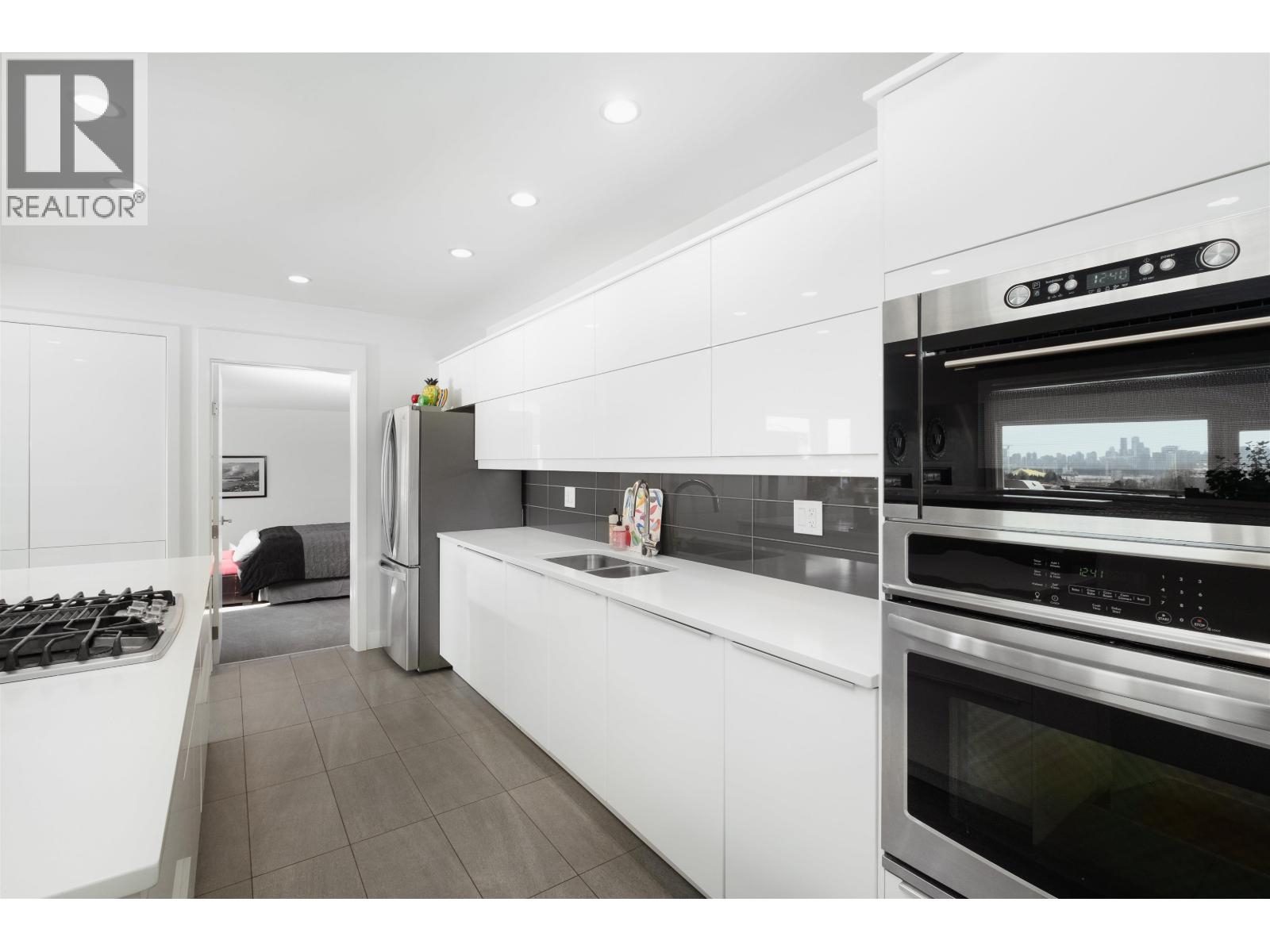 1095 W KEITH ROAD, North Vancouver