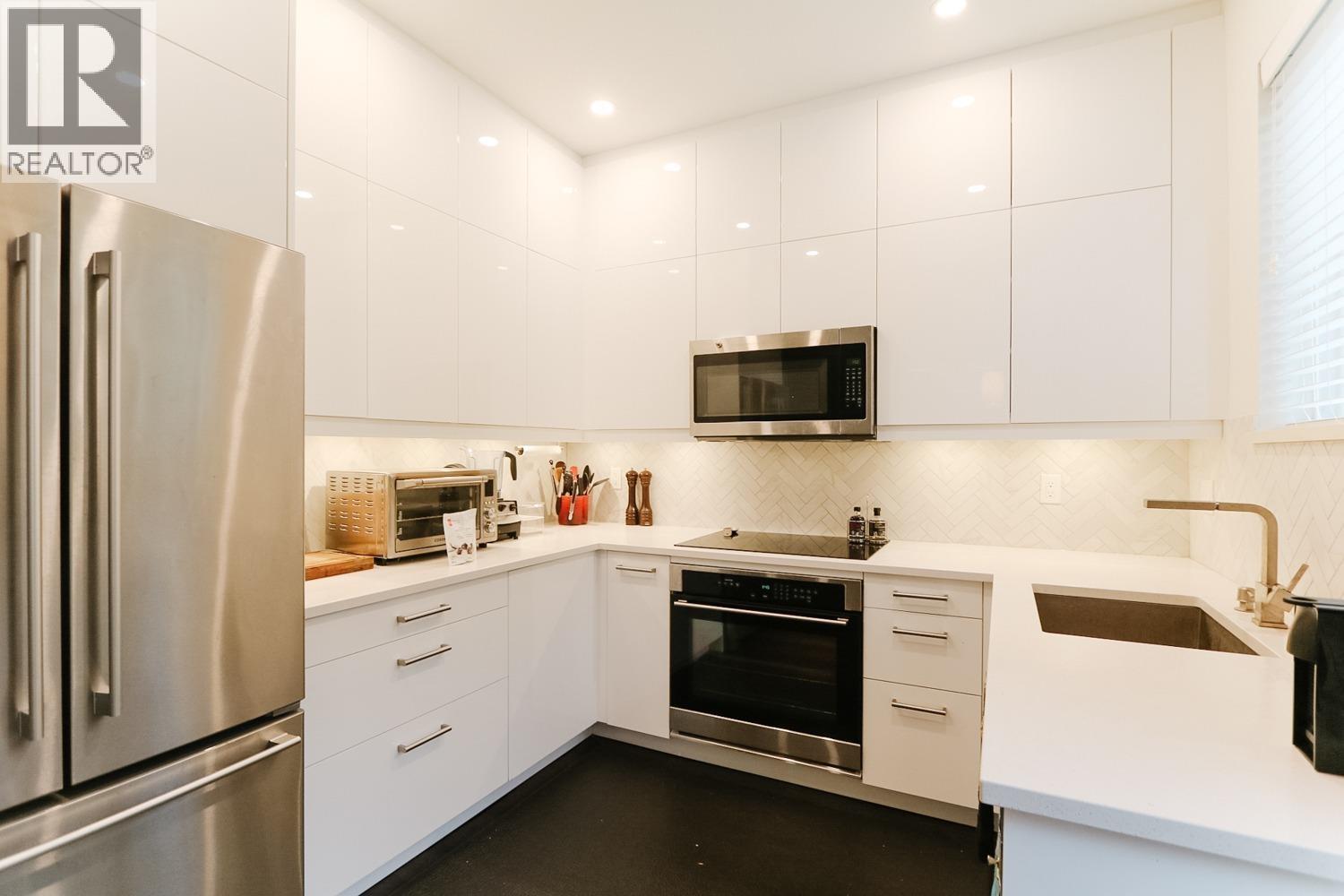 158 W 22ND STREET, North Vancouver