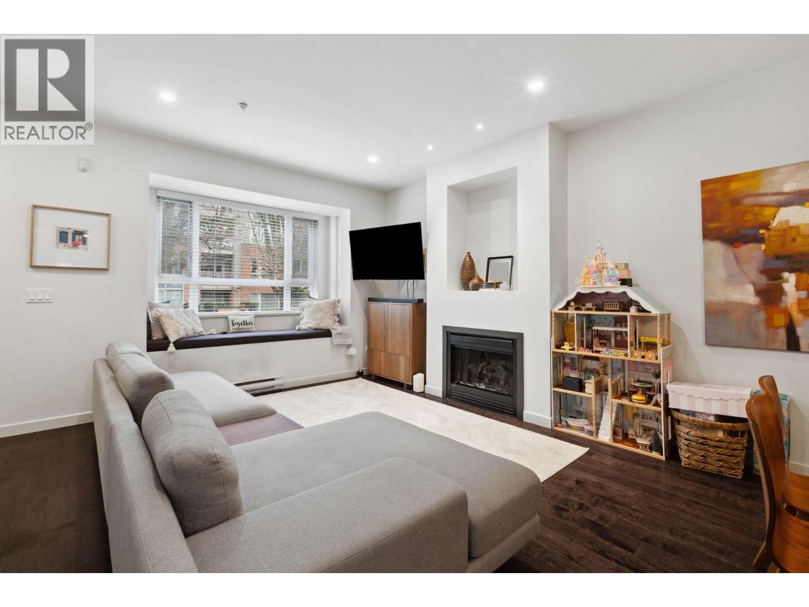 158 W 22ND STREET, North Vancouver