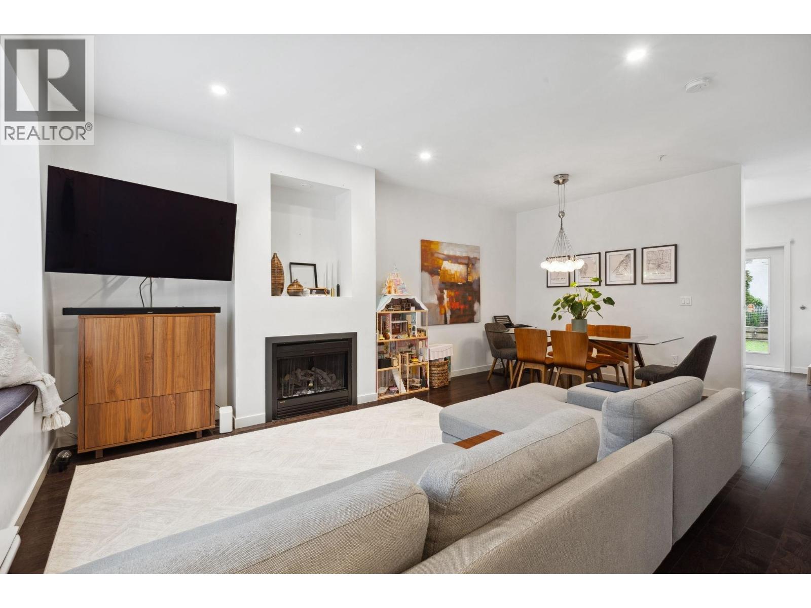 158 W 22ND STREET, North Vancouver