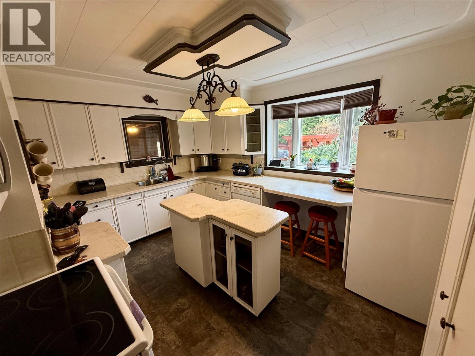 1094 Wanjoff Road, Robson