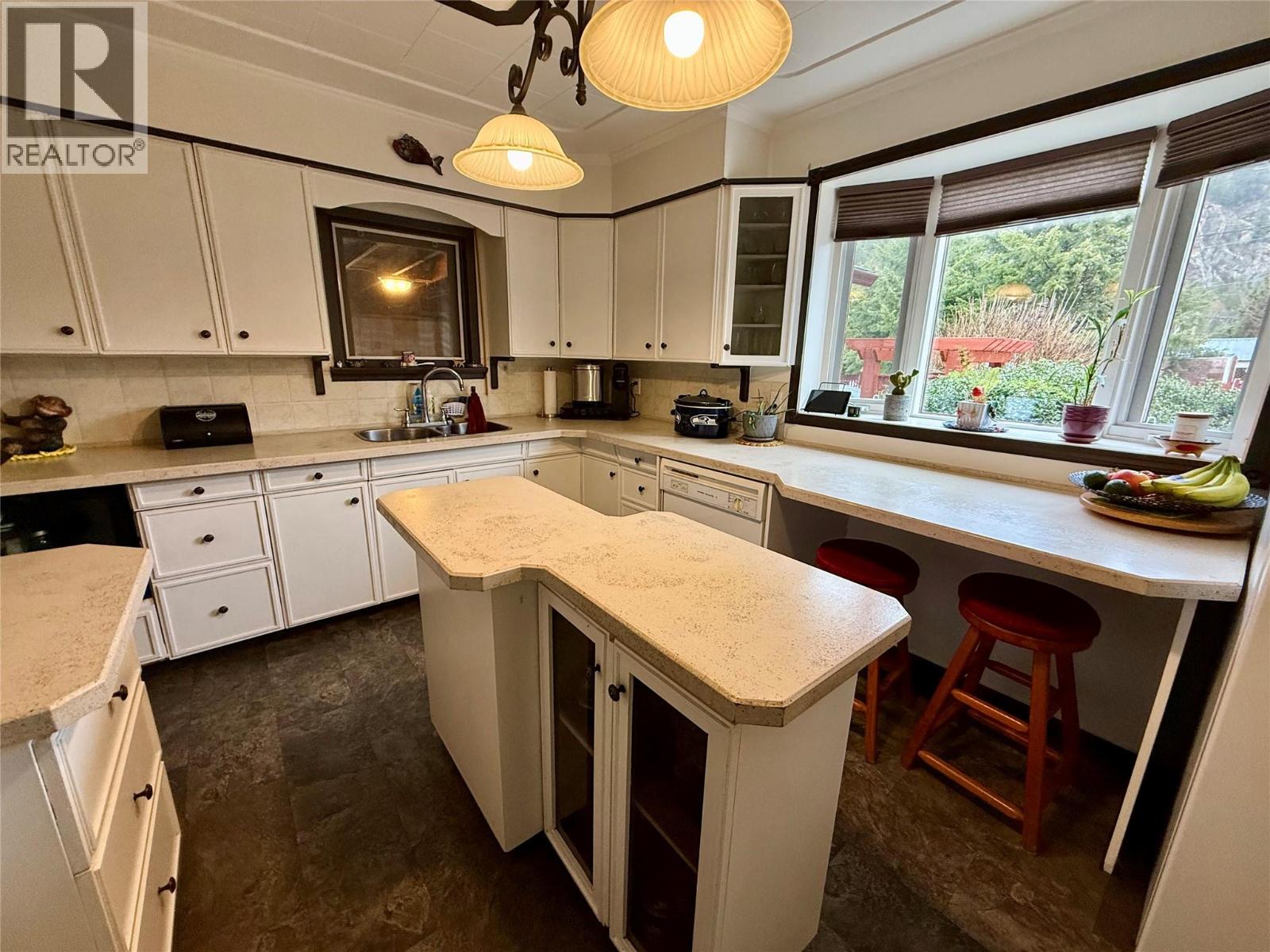 1094 Wanjoff Road, Robson