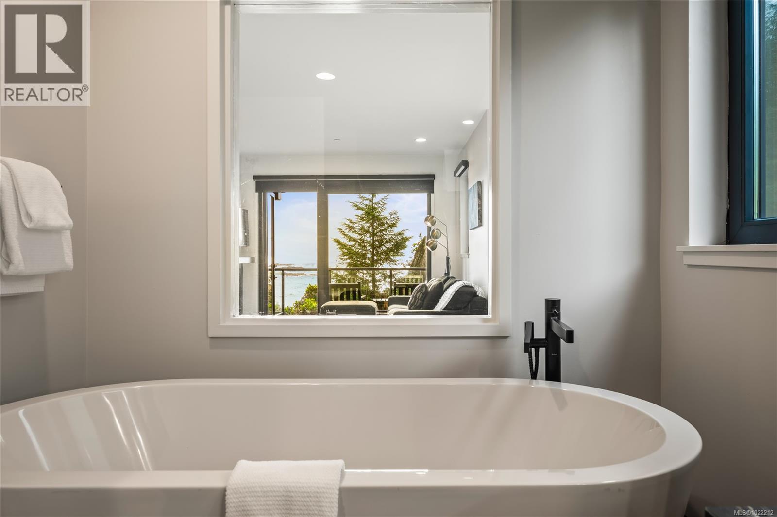 1602 596 Marine Dr, Ucluelet