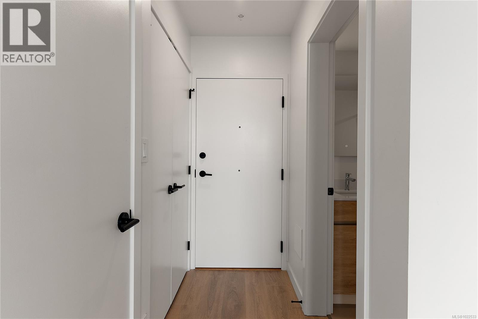 908 1097 View St, Victoria