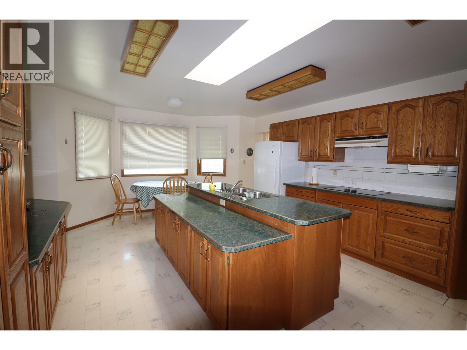 210 WINNIPEG Avenue, Grand Forks