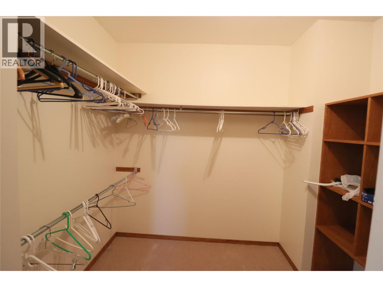 210 WINNIPEG Avenue, Grand Forks