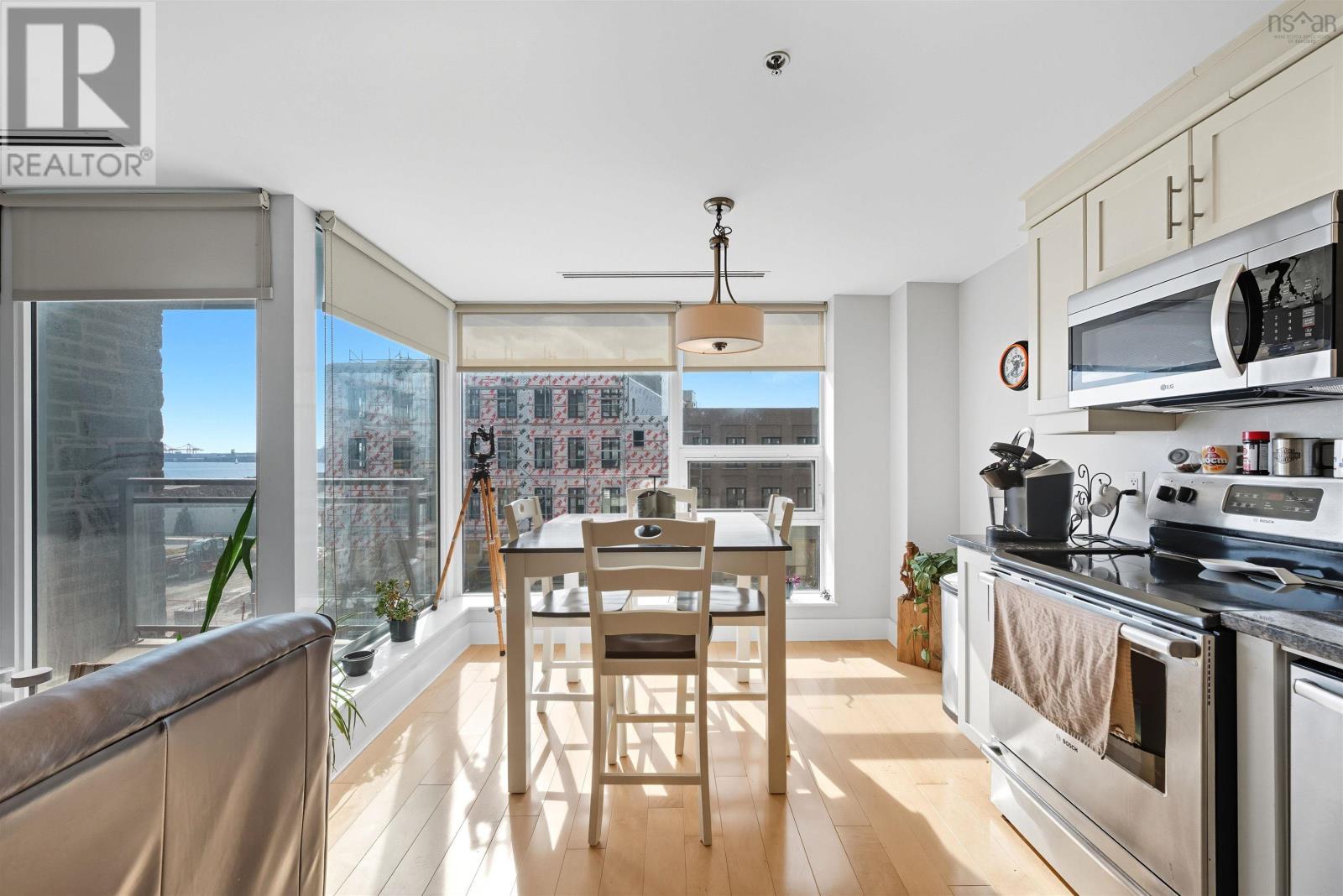 Property 2 of 21 of 307 31 Kings Wharf Place