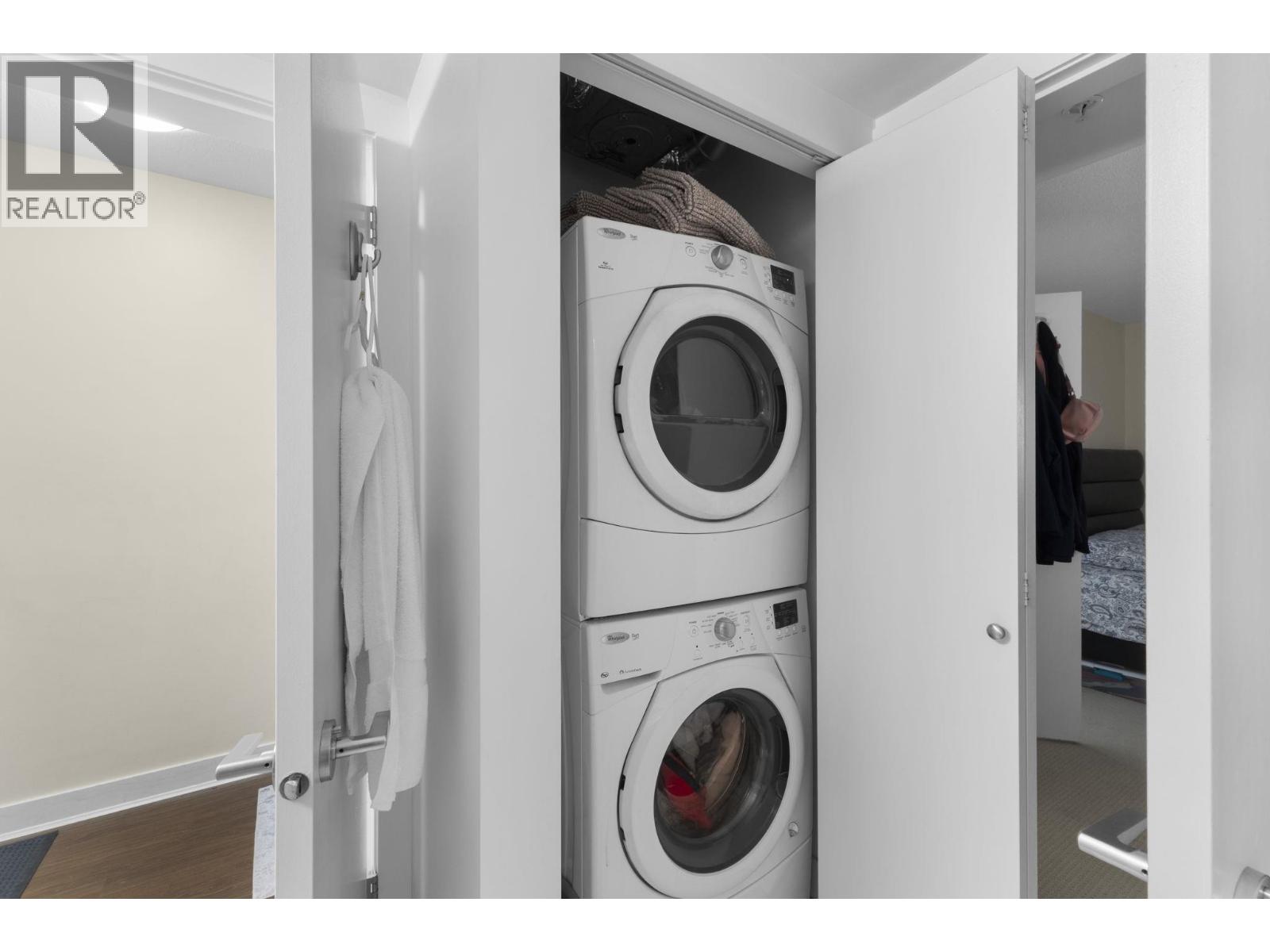 211 500 ROYAL AVENUE, New Westminster