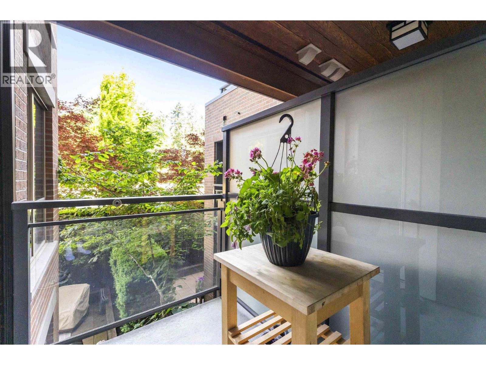 211 500 ROYAL AVENUE, New Westminster