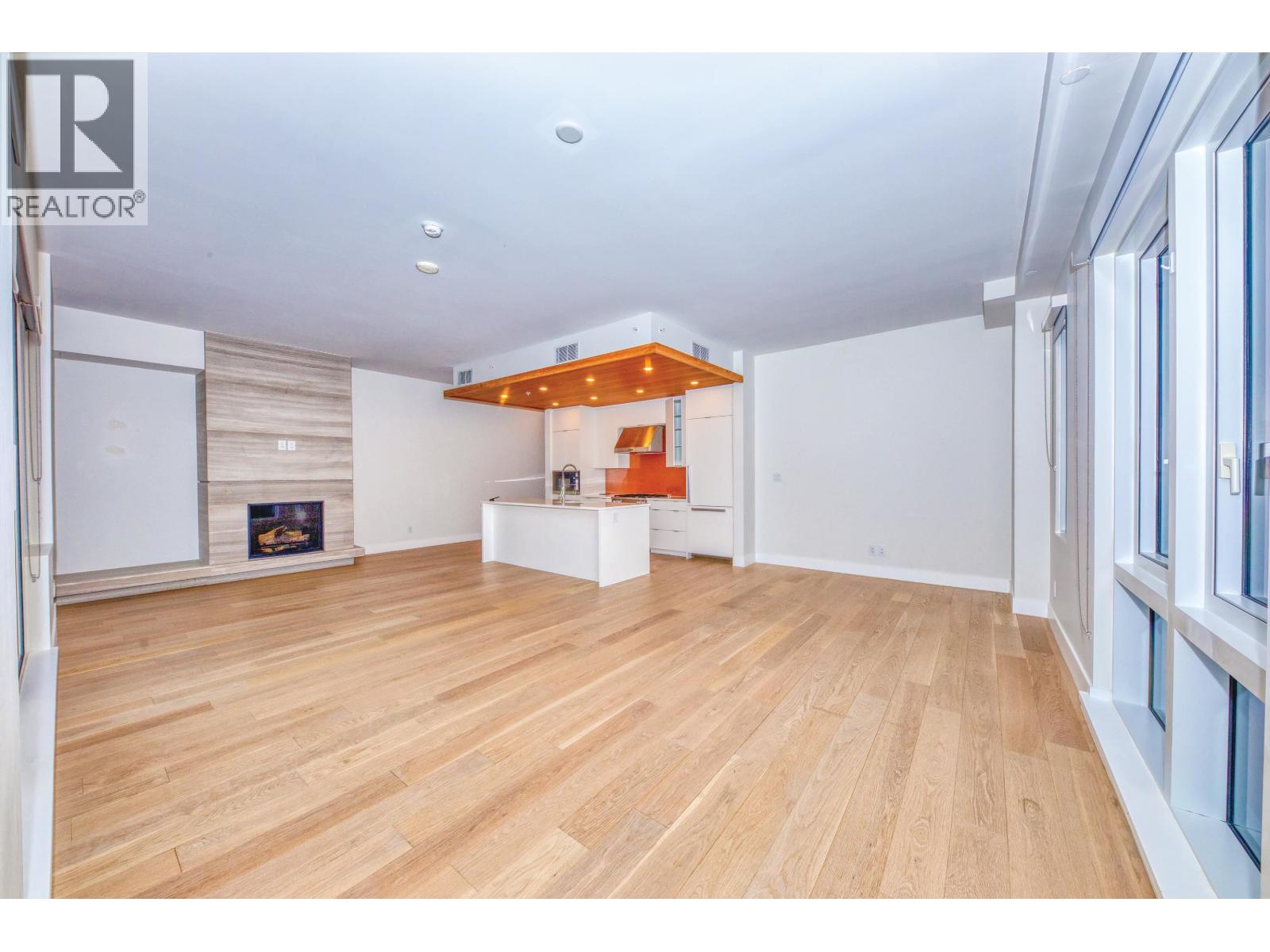 201 6707 NELSON AVENUE, West Vancouver