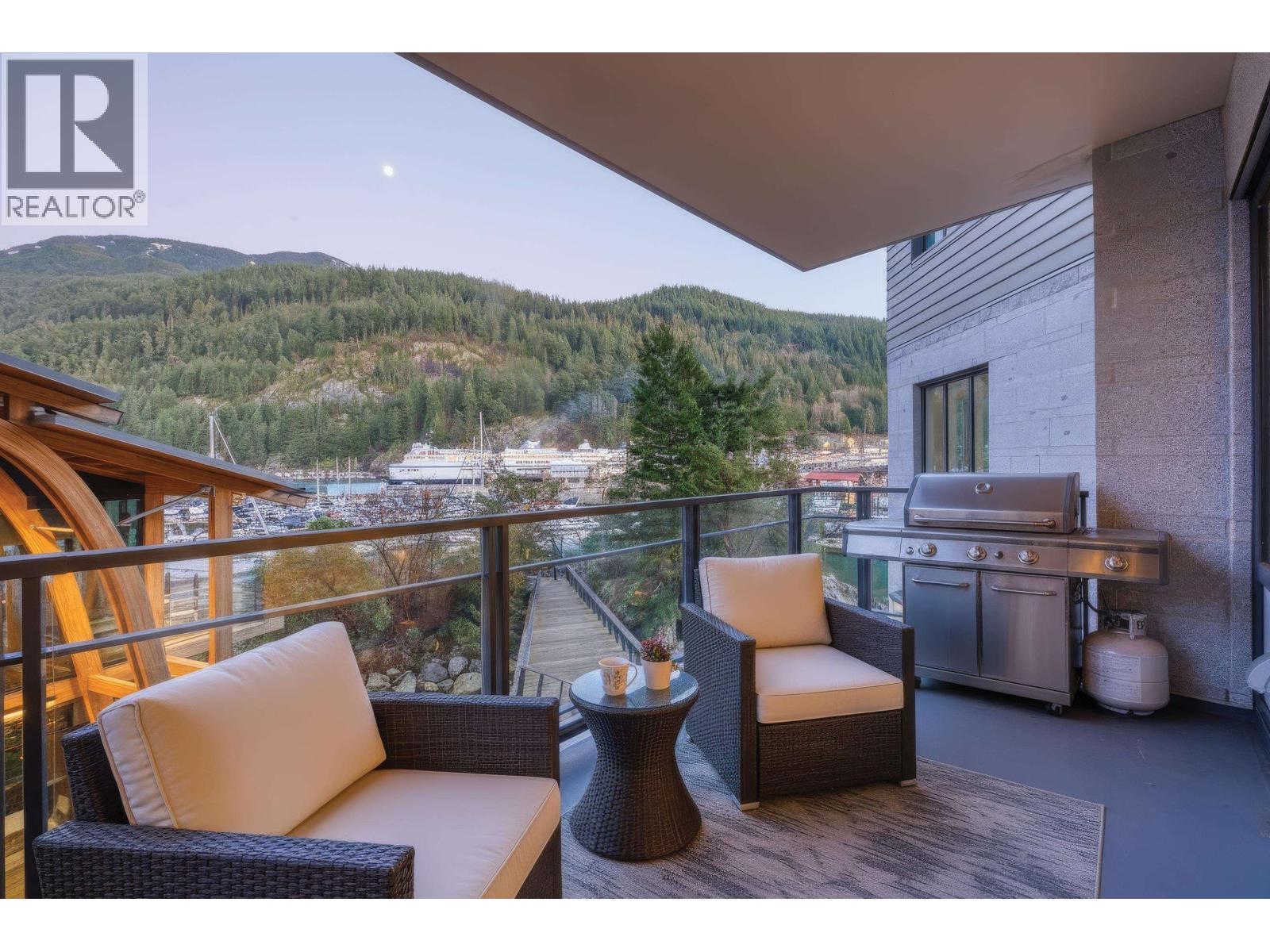 201 6707 NELSON AVENUE, West Vancouver