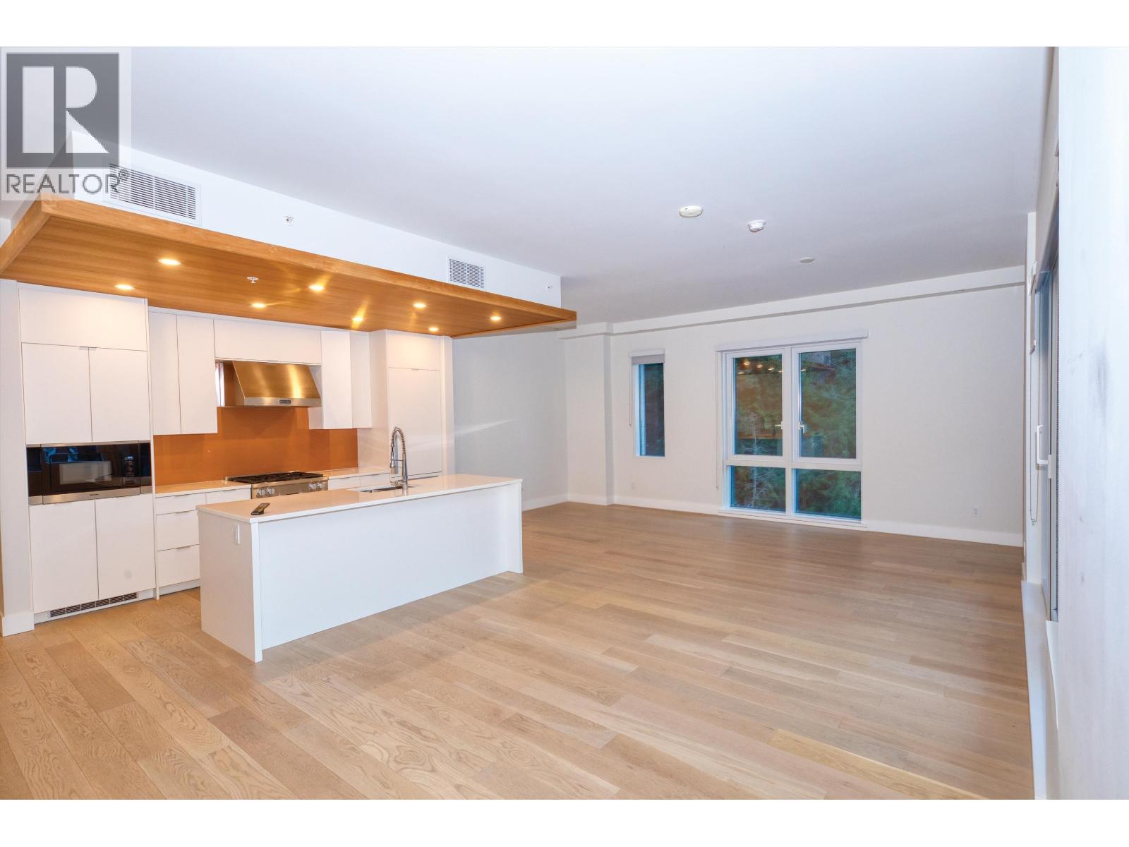 201 6707 NELSON AVENUE, West Vancouver