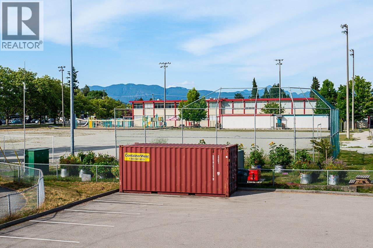 7568 19TH AVENUE, Burnaby