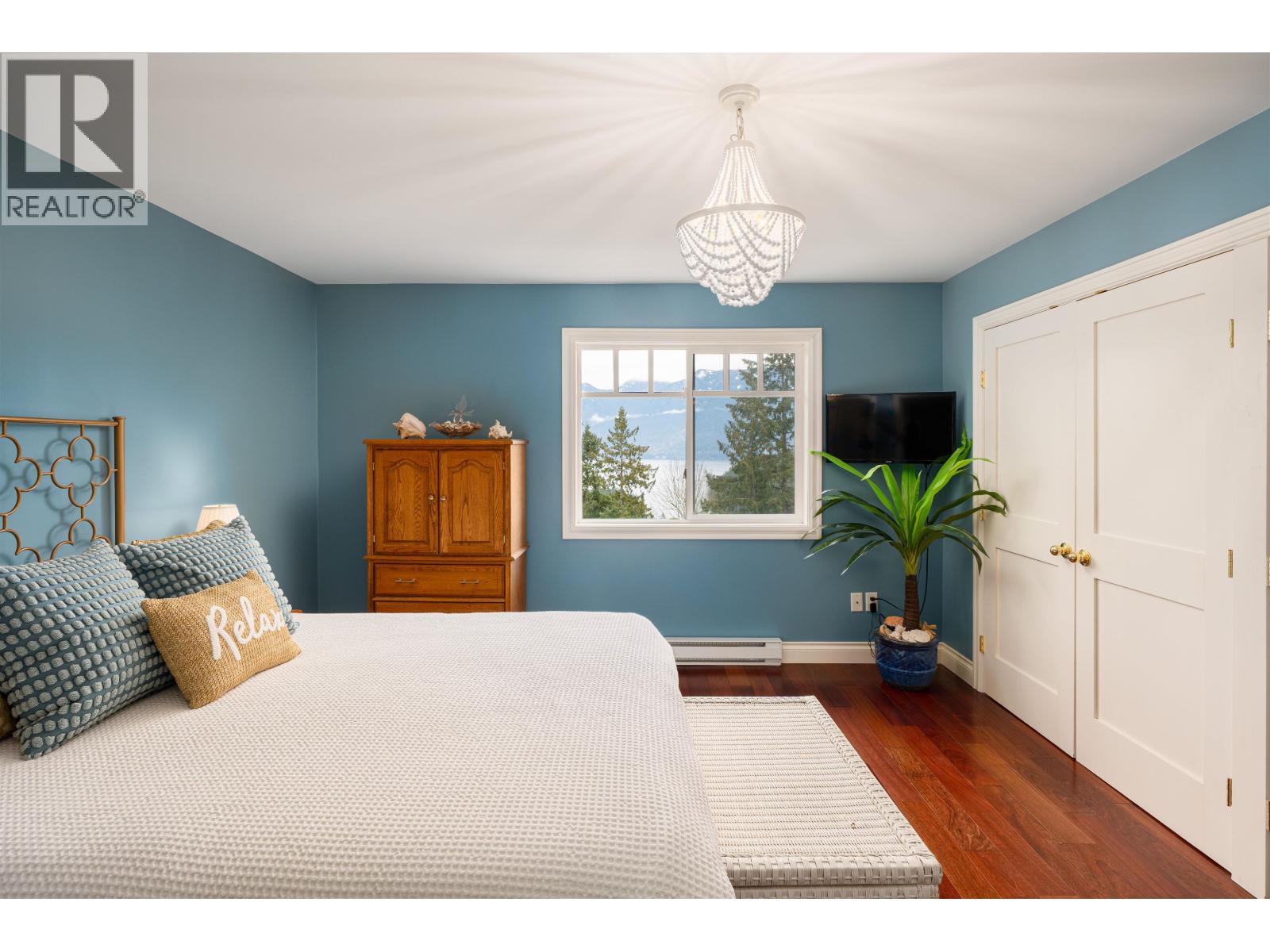 947 VILLAGE DRIVE, Bowen Island