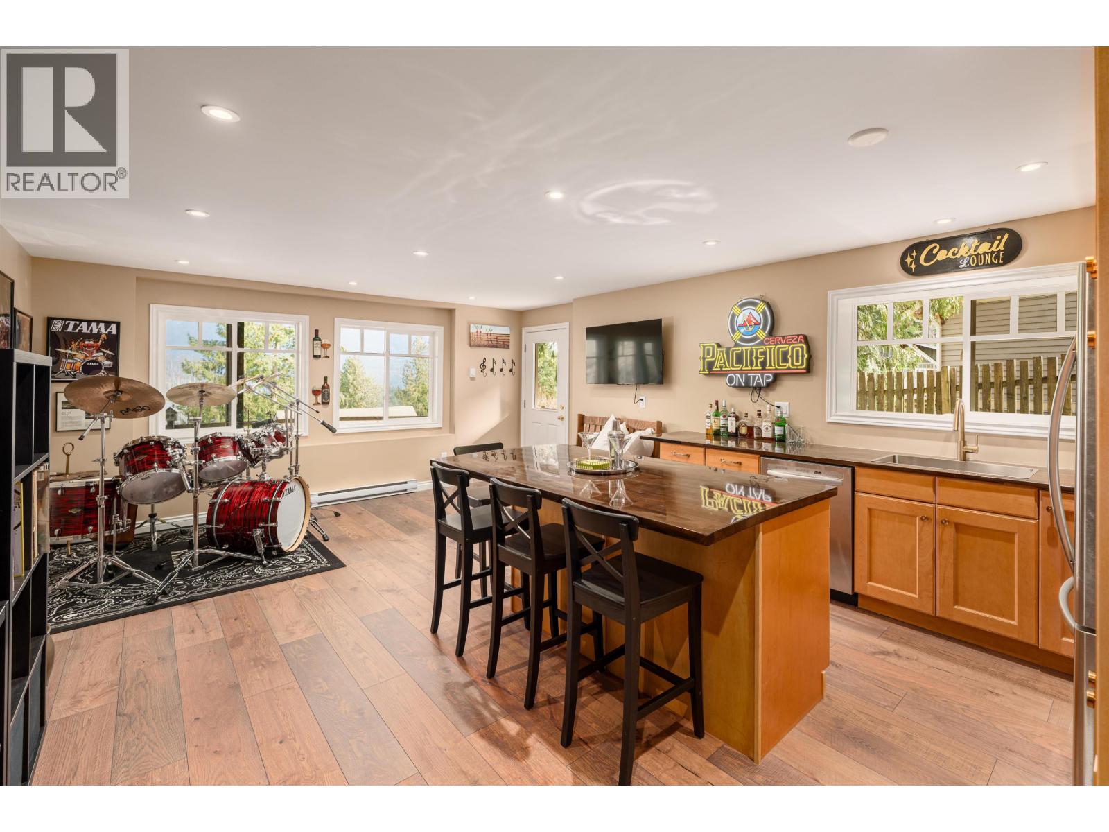 947 VILLAGE DRIVE, Bowen Island