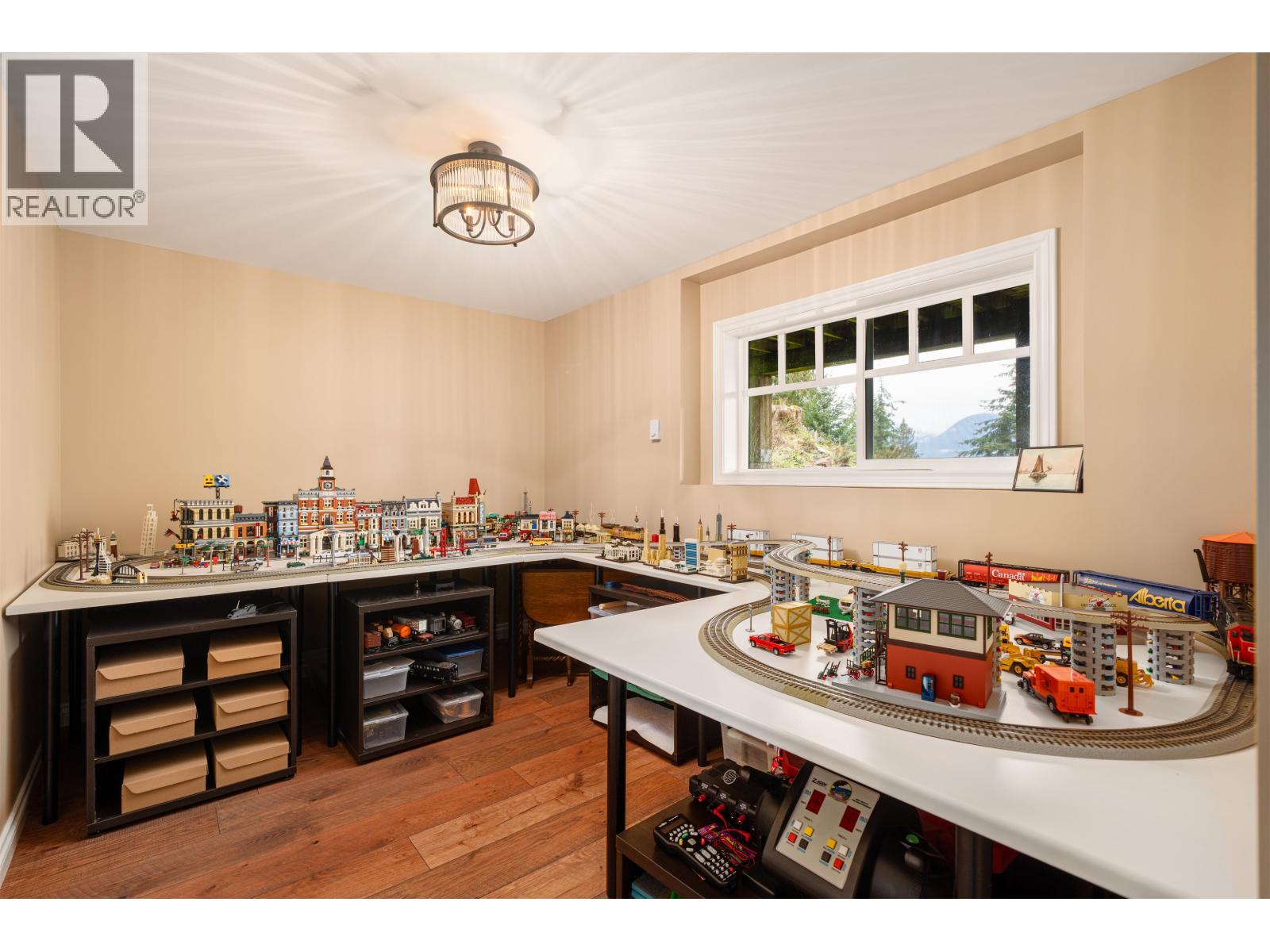 947 VILLAGE DRIVE, Bowen Island