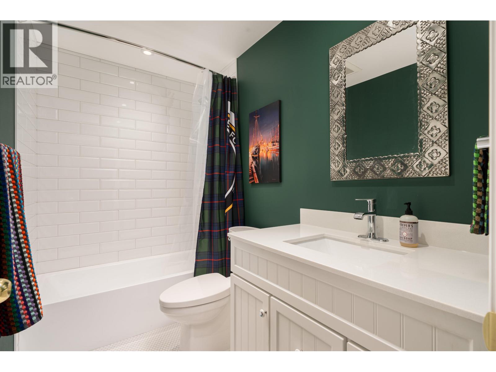 947 VILLAGE DRIVE, Bowen Island