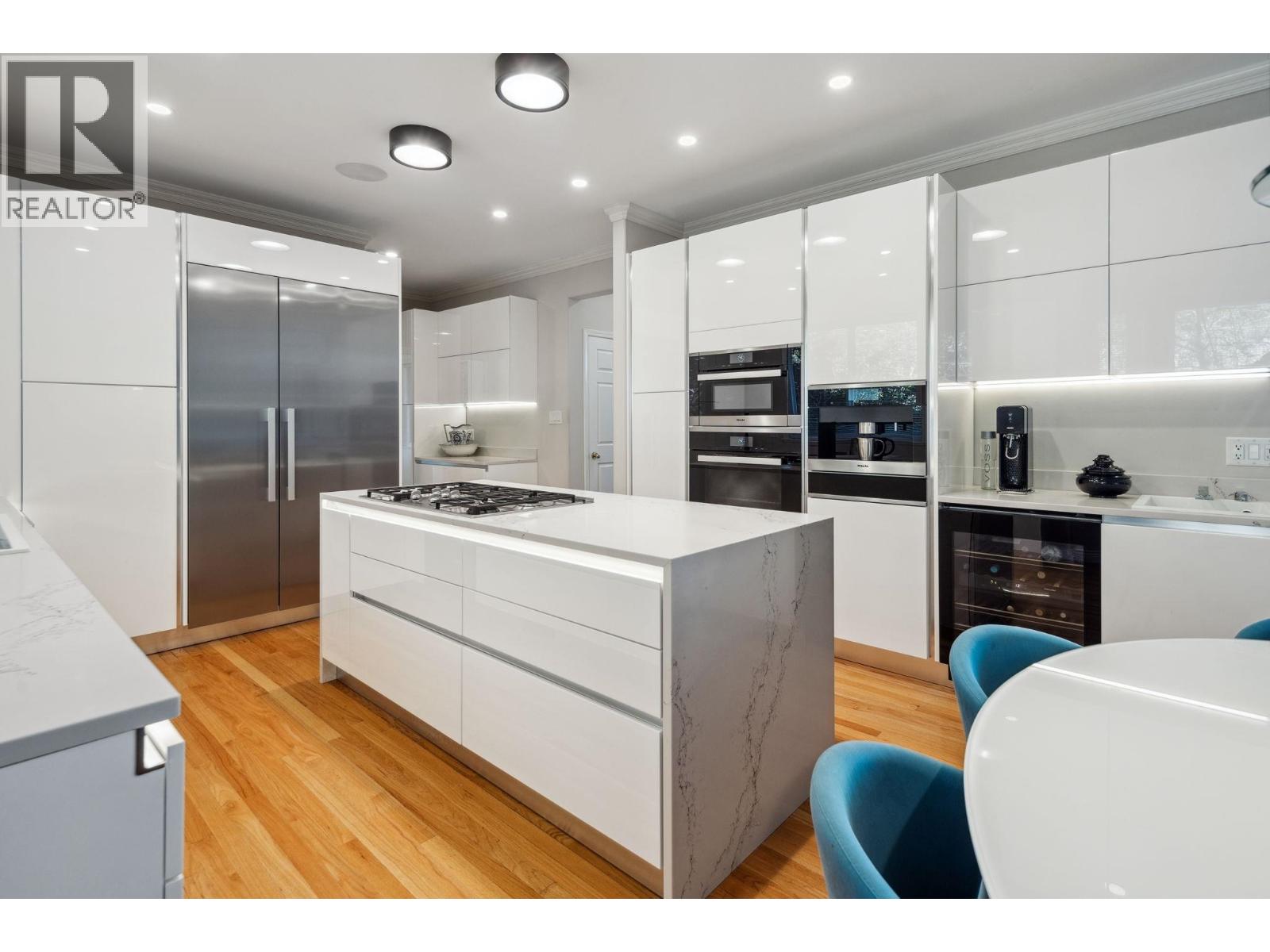 3823 MICHENER WAY, North Vancouver