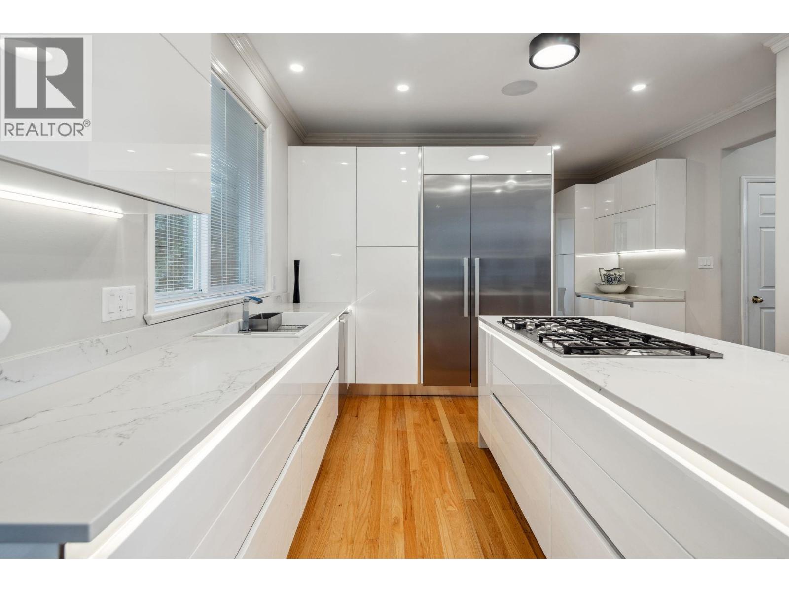 3823 MICHENER WAY, North Vancouver