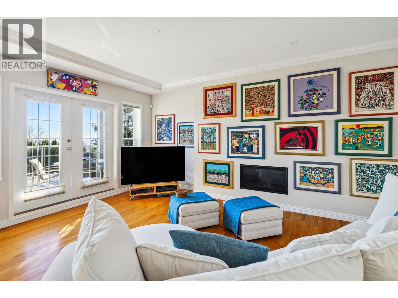 3823 MICHENER WAY, North Vancouver