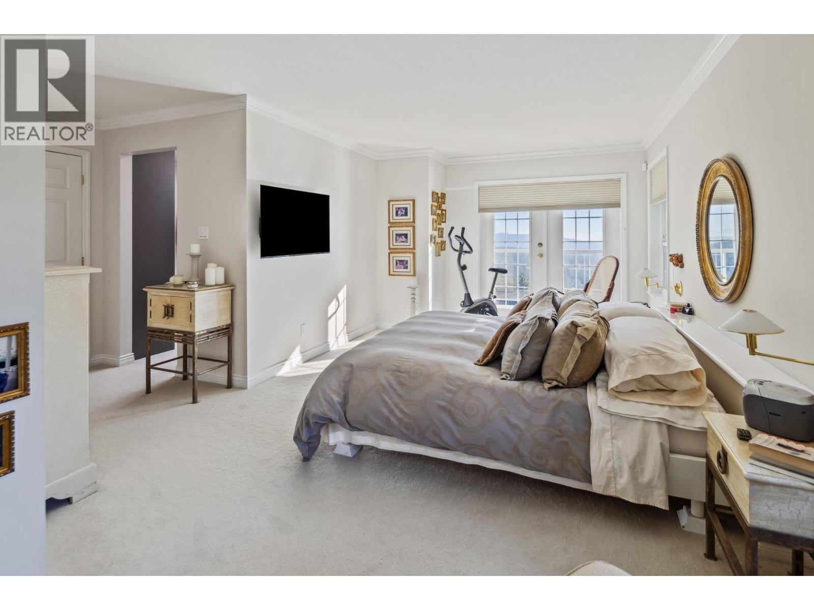 3823 MICHENER WAY, North Vancouver