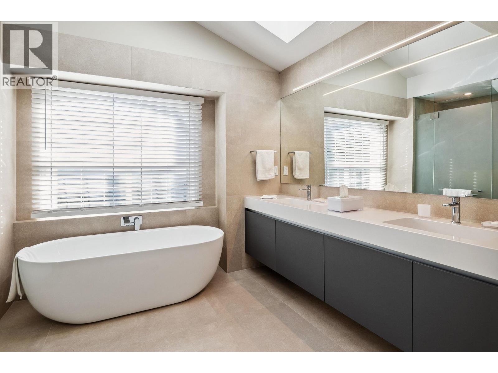 3823 MICHENER WAY, North Vancouver