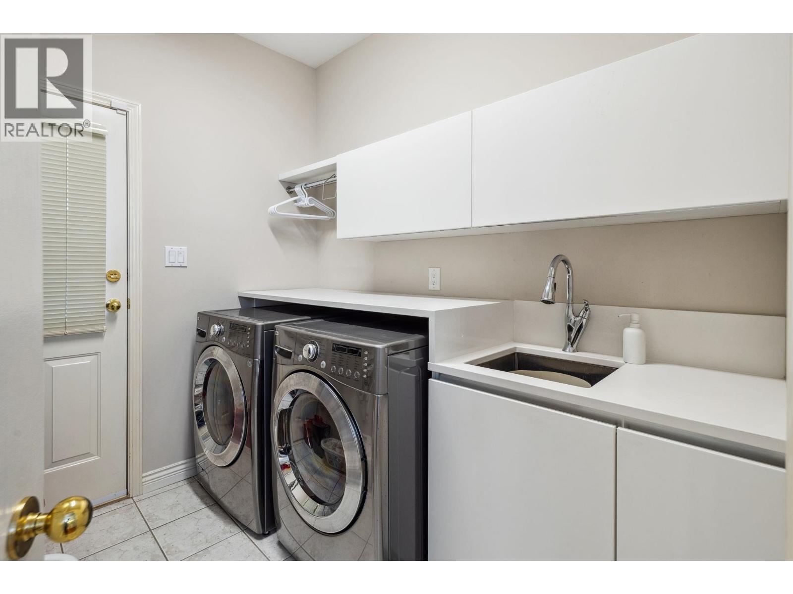 3823 MICHENER WAY, North Vancouver