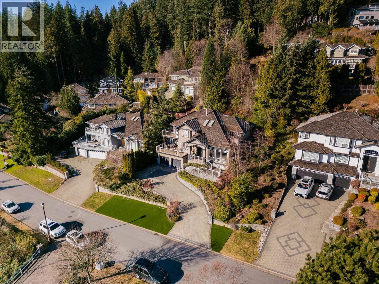 3823 MICHENER WAY, North Vancouver