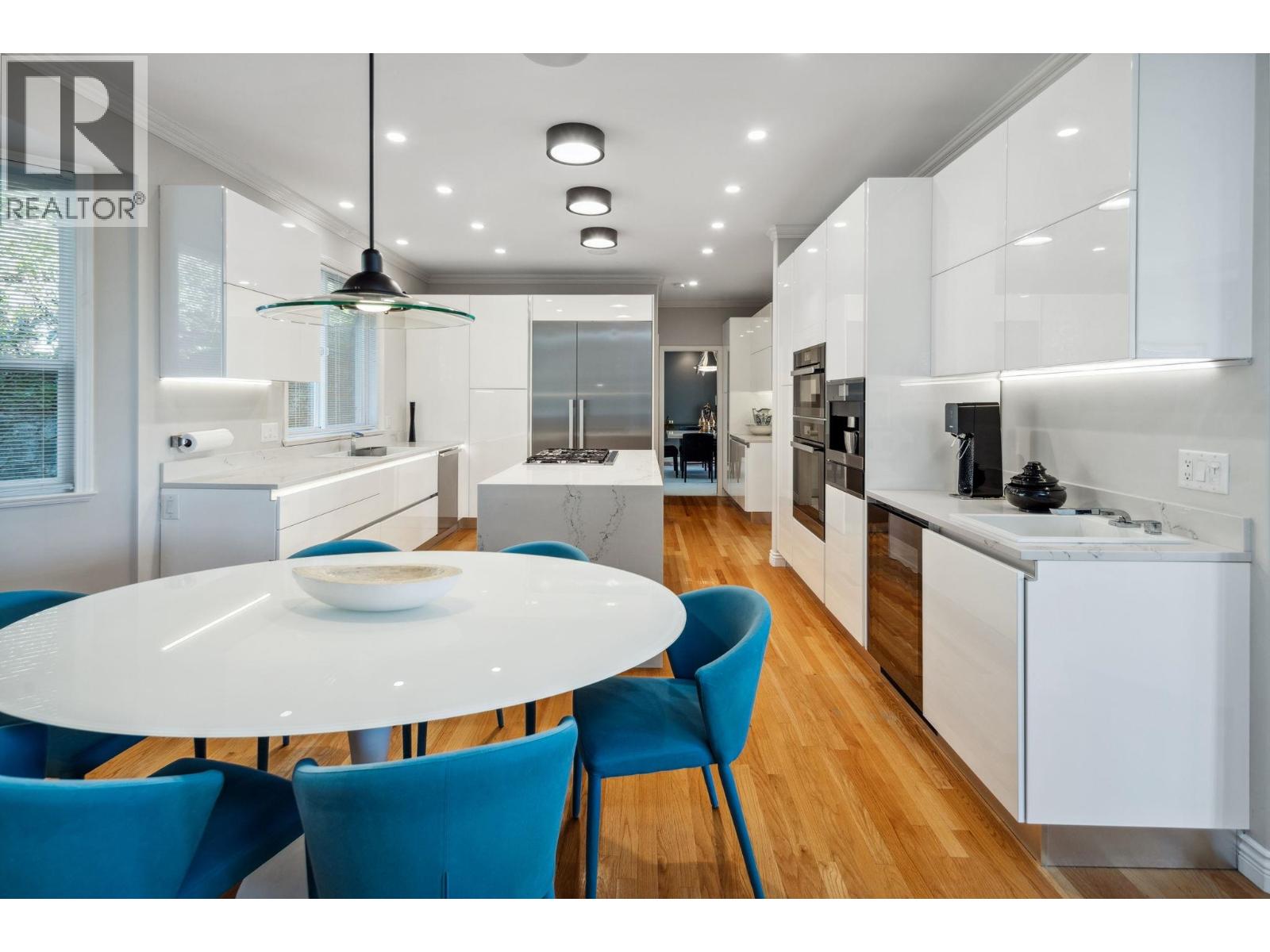 3823 MICHENER WAY, North Vancouver