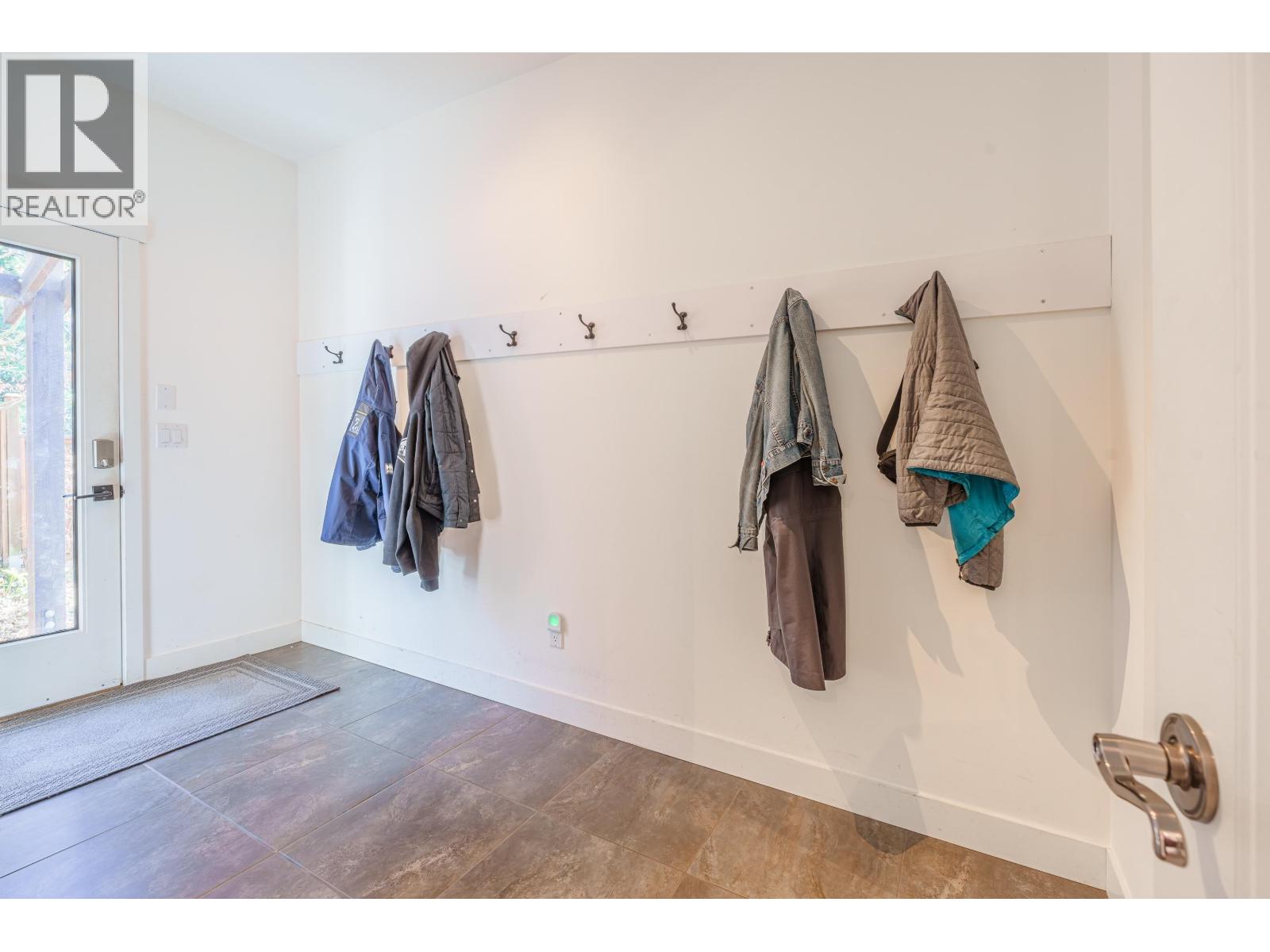 6323 ORACLE ROAD, Sechelt