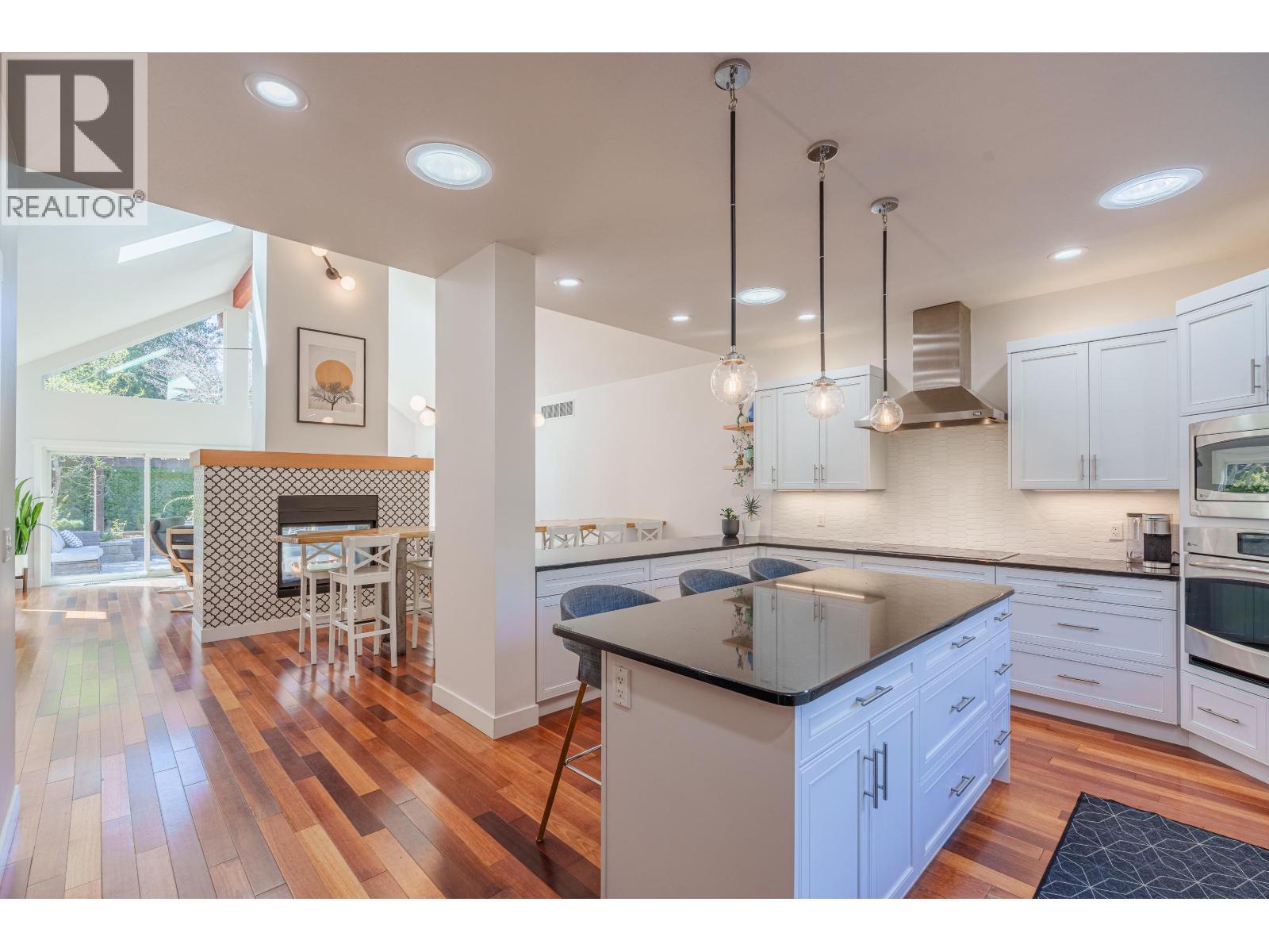 6323 ORACLE ROAD, Sechelt